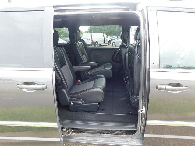 2015 Chrysler Town & Country 4d Wagon S - 22867397 - 16