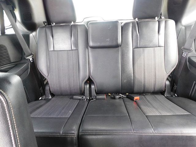 2015 Chrysler Town & Country 4d Wagon S - 22867397 - 17