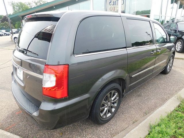 2015 Chrysler Town & Country 4d Wagon S - 22867397 - 1