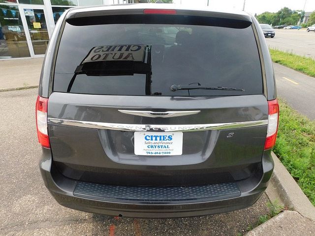 2015 Chrysler Town & Country 4d Wagon S - 22867397 - 2
