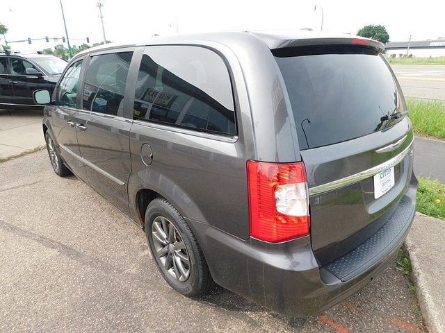 2015 Chrysler Town & Country 4d Wagon S - 22867397 - 3