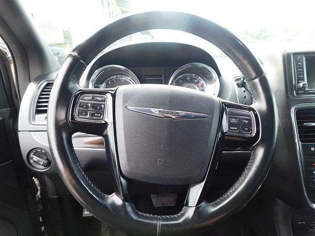 2015 Chrysler Town & Country 4d Wagon S - 22867397 - 8