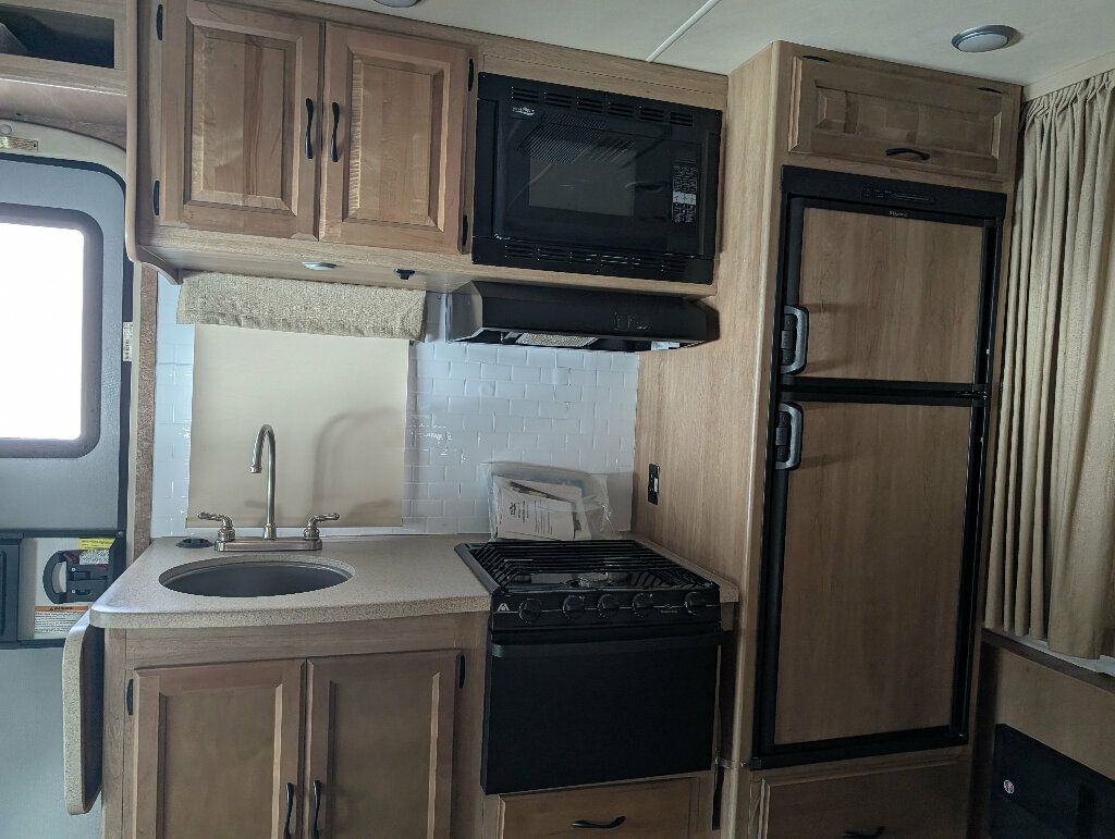 2015 Coachmen Sprinter Chassis-Cabs PRISM - 22959919 - 57