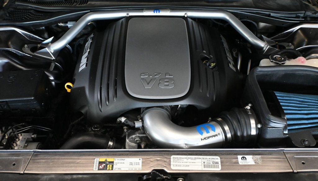 Dodge Challenger photo 16