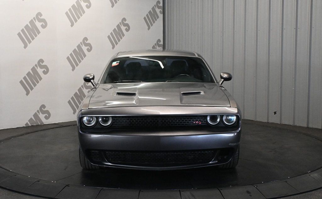 Dodge Challenger photo 2