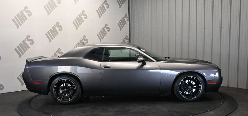 Dodge Challenger photo 4