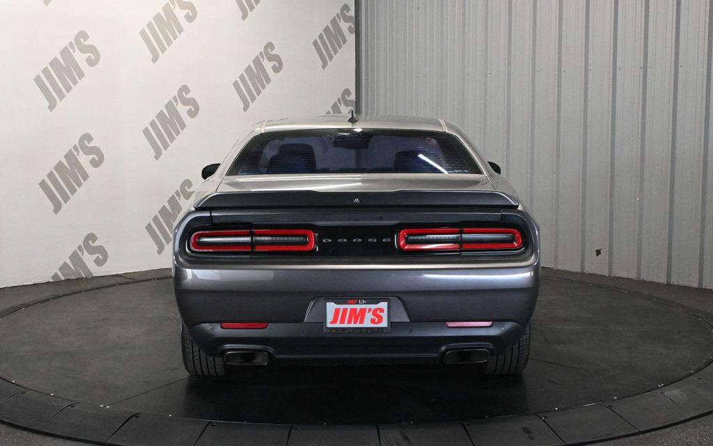 Dodge Challenger photo 6