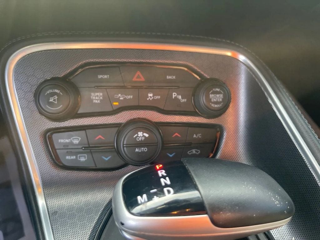 2015 Dodge Challenger 2dr Coupe SXT Plus - 22989163 - 13