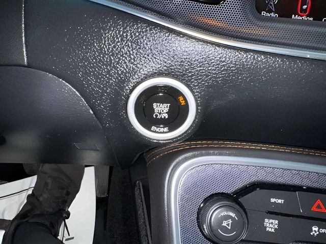 2015 Dodge Challenger 2dr Coupe SXT Plus - 22933756 - 16
