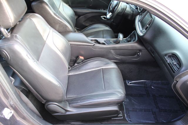 2015 Dodge Challenger 2dr Coupe SXT Plus - 22941039 - 13