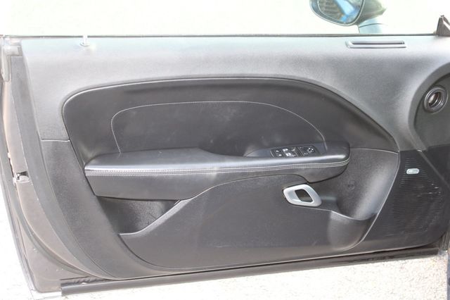 2015 Dodge Challenger 2dr Coupe SXT Plus - 22941039 - 14