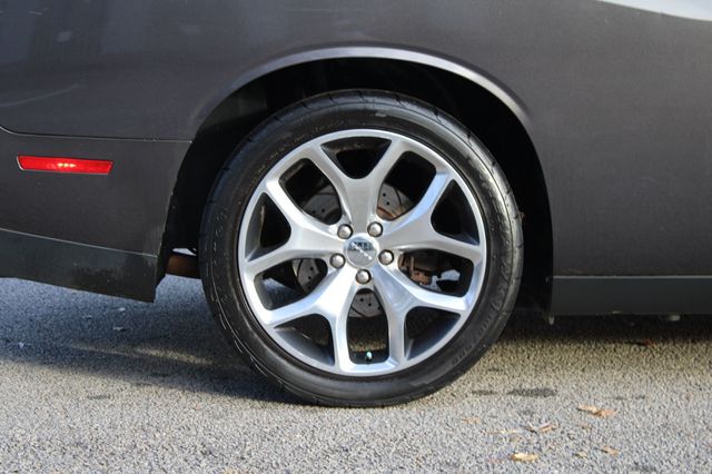 2015 Dodge Challenger 2dr Coupe SXT Plus - 22941039 - 31