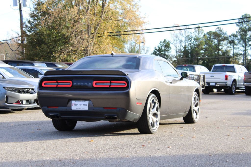 2015 Dodge Challenger SXT Plus photo 4
