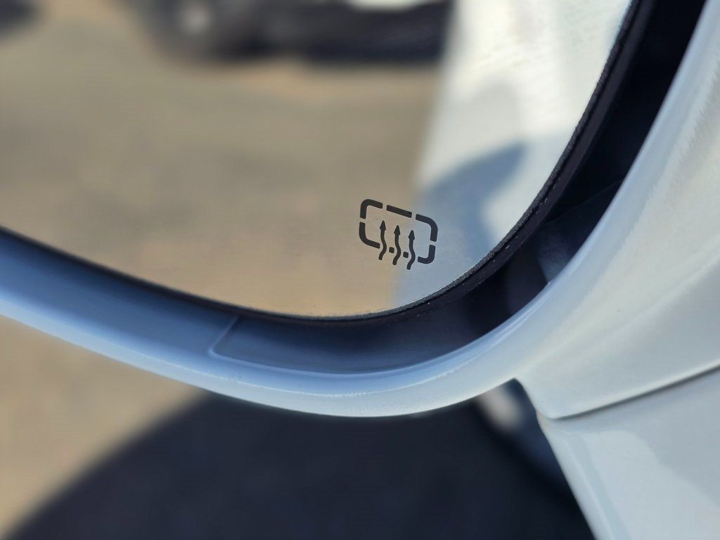 2015 Dodge Challenger 2dr Coupe SXT Plus - 22967238 - 17