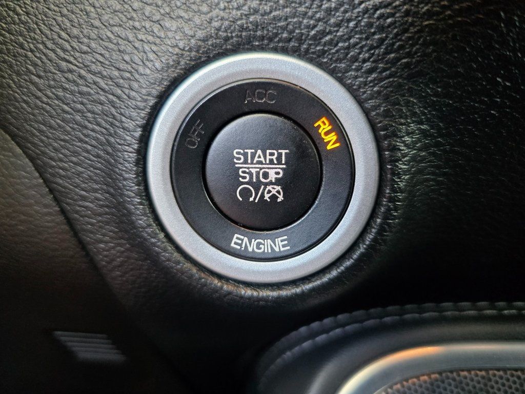 2015 Dodge Challenger 2dr Coupe SXT Plus - 22967238 - 32