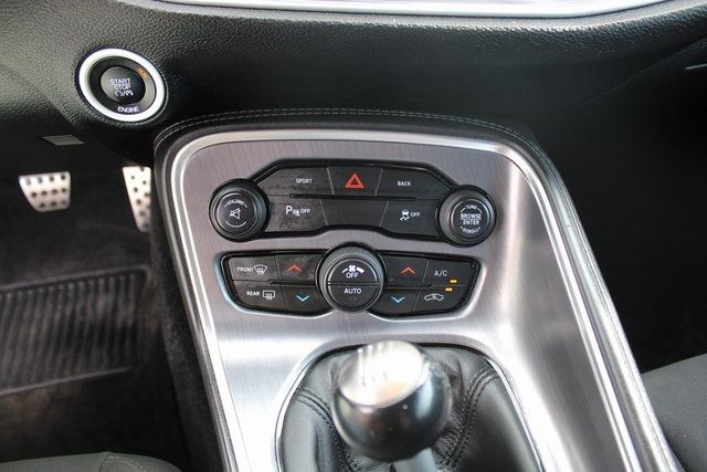 2015 Dodge Challenger R/T photo 14