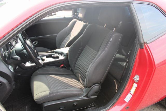 2015 Dodge Challenger R/T photo 16
