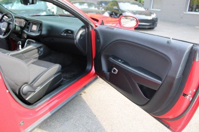 2015 Dodge Challenger R/T photo 18