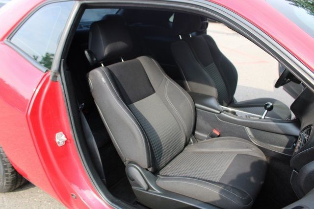 2015 Dodge Challenger R/T photo 19