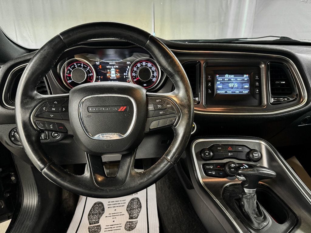 2015 Dodge Challenger SXT photo 13