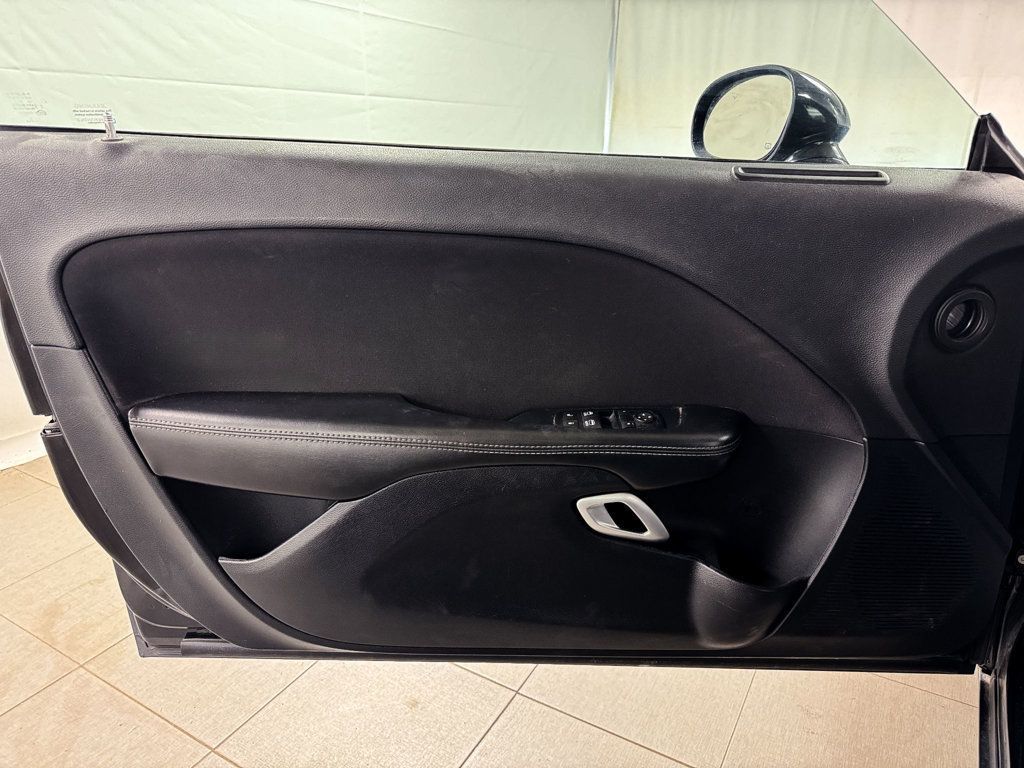 2015 Dodge Challenger SXT photo 14