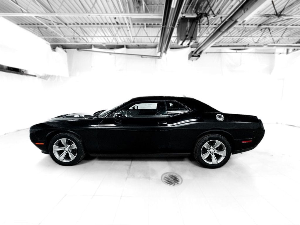 2015 Dodge Challenger SXT photo 3