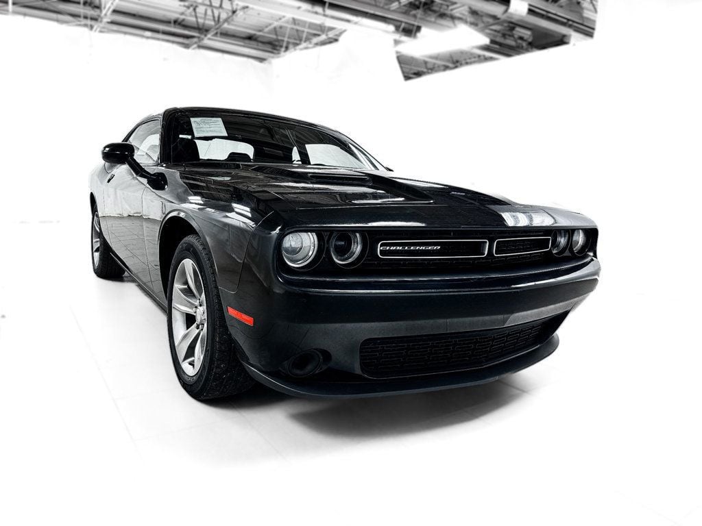 2015 Dodge Challenger SXT photo 8