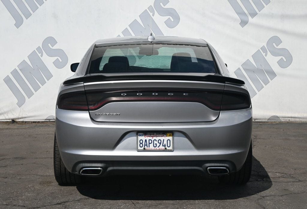 2015 Dodge Charger SXT photo 2
