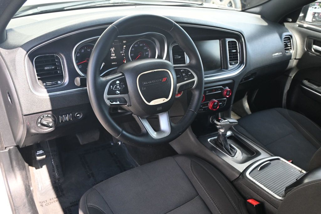 2015 Dodge Charger SXT photo 3