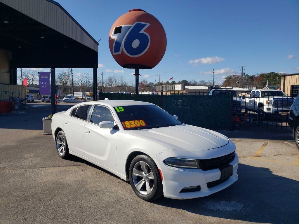 2015 Dodge Charger SXT photo 1