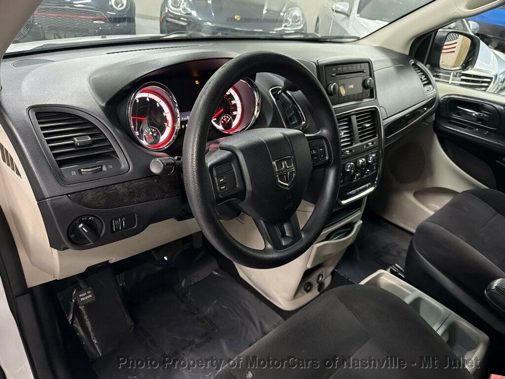 2015 Dodge Grand Caravan SE photo 2