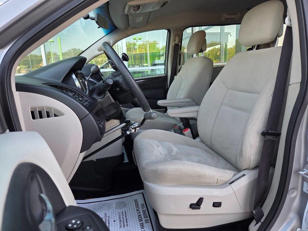 2015 Dodge Grand Caravan SXT photo 12