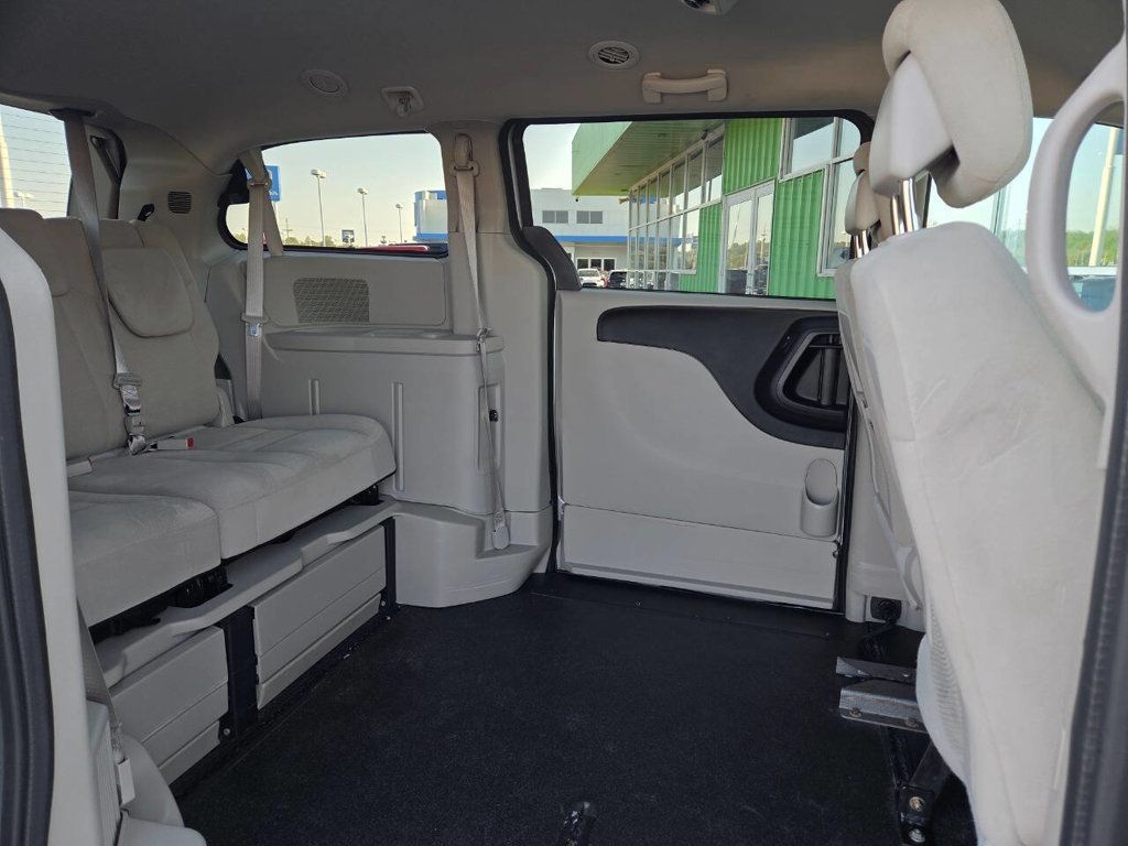 2015 Dodge Grand Caravan SXT photo 14