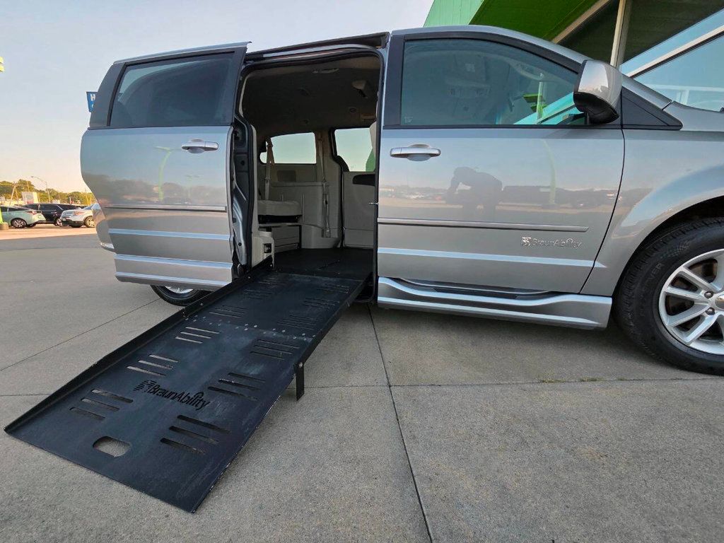 2015 Dodge Grand Caravan SXT photo 16