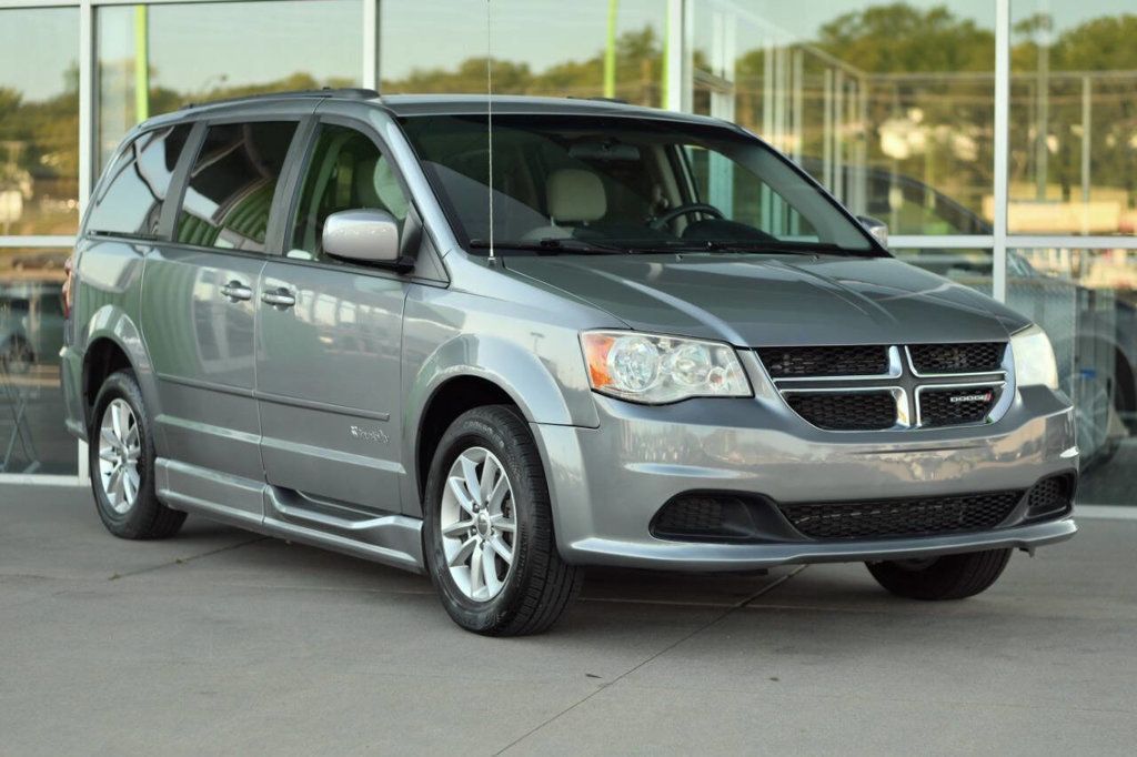 2015 Dodge Grand Caravan SXT photo 2
