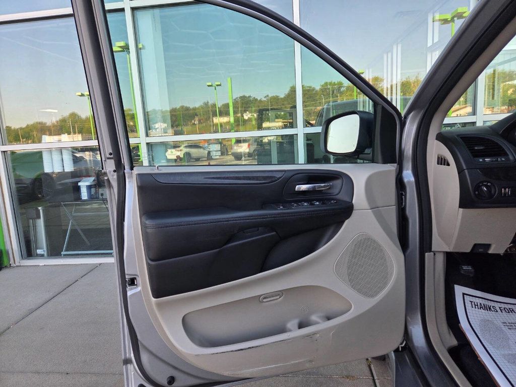 2015 Dodge Grand Caravan SXT photo 21