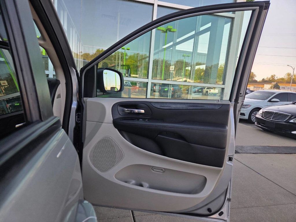 2015 Dodge Grand Caravan SXT photo 22