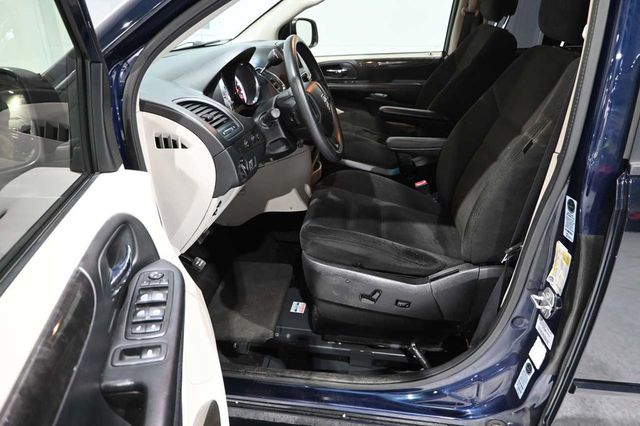 2015 Dodge Grand Caravan SXT Mobility Handicap Van - 23091630 - 12