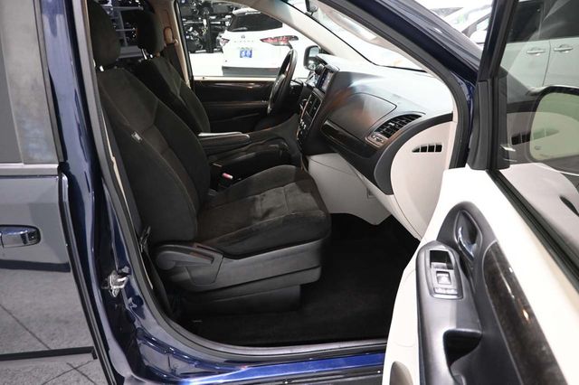 2015 Dodge Grand Caravan SXT Mobility Handicap Van - 23091630 - 14