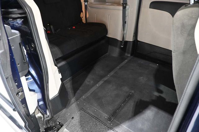 2015 Dodge Grand Caravan SXT Mobility Handicap Van - 23091630 - 17