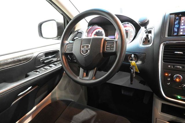 2015 Dodge Grand Caravan SXT Mobility Handicap Van - 23091630 - 25