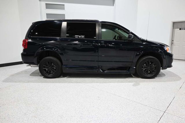 2015 Dodge Grand Caravan SXT Mobility Handicap Van - 23091630 - 4