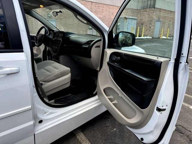 2015 Dodge Grand Caravan Eldorado Wheelchair Van For Adults Medical Transport Mobility ADA Handicapped - 22763953 - 19