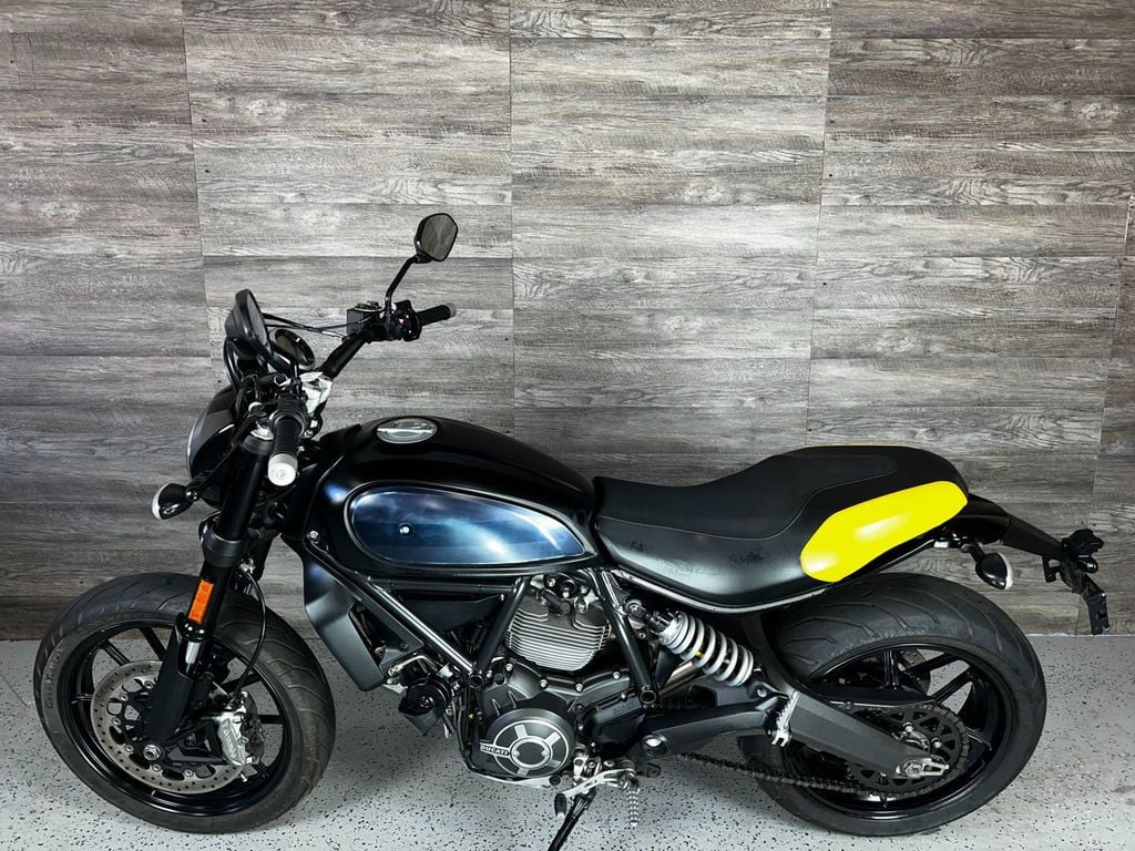 2015 Ducati Scrambler Icon LOW MILES! - 21750032 - 10