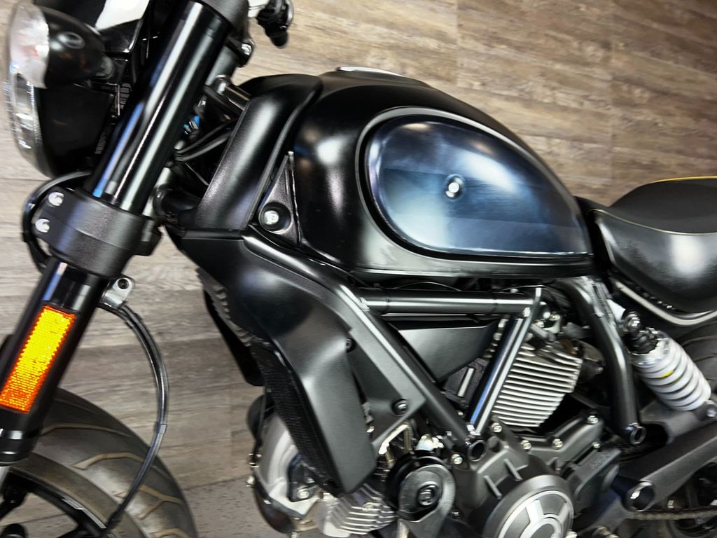 2015 Ducati Scrambler Icon LOW MILES! - 21750032 - 13