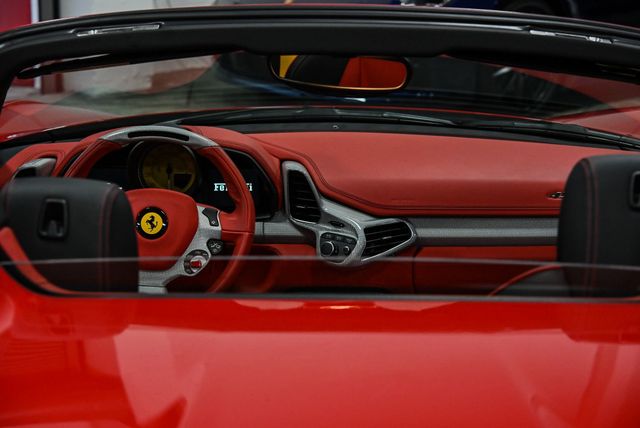 2015 Ferrari 458 Italia 2dr Convertible - 22947886 - 30