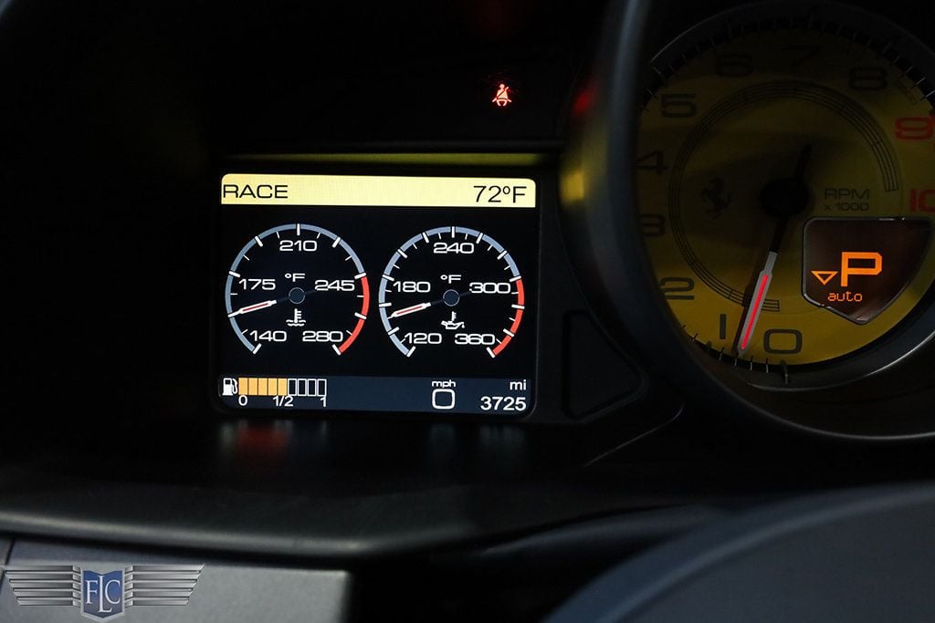 2015 Ferrari 458 Spider F1 Convertible - 22991784 - 28