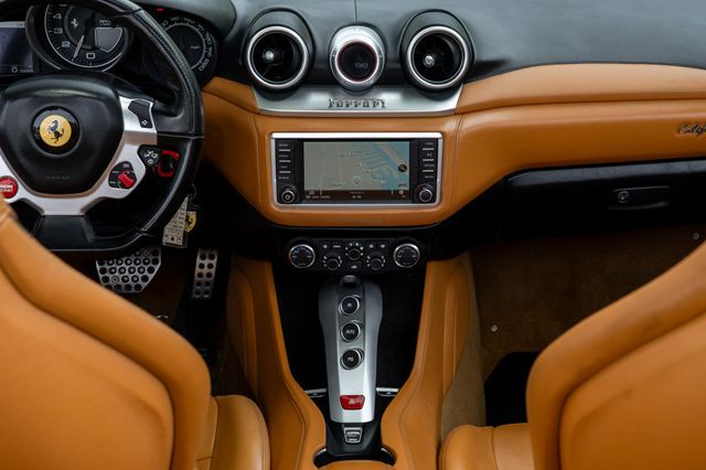2015 Ferrari California T 2dr Convertible - 23025093 - 18