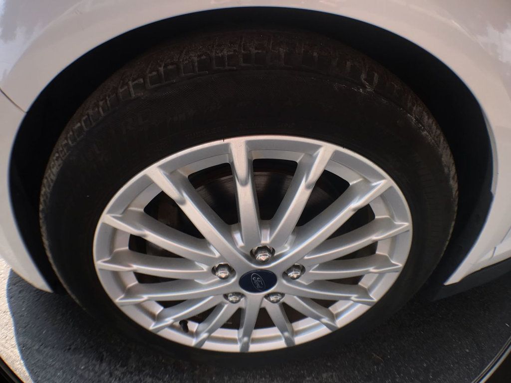 2015 Ford C-Max Energi SEL photo 6