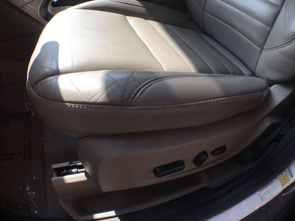 2015 Ford C-Max Energi SEL photo 9
